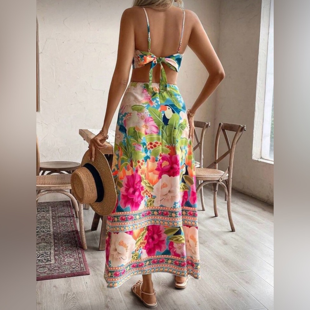 Floral Multicolor Maxi Dress with cutout sides. Perfect for your next vacation! - Picture 2 of 2